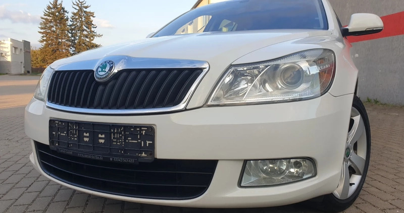 Skoda Octavia cena 23999 przebieg: 299900, rok produkcji 2012 z Elbląg małe 781